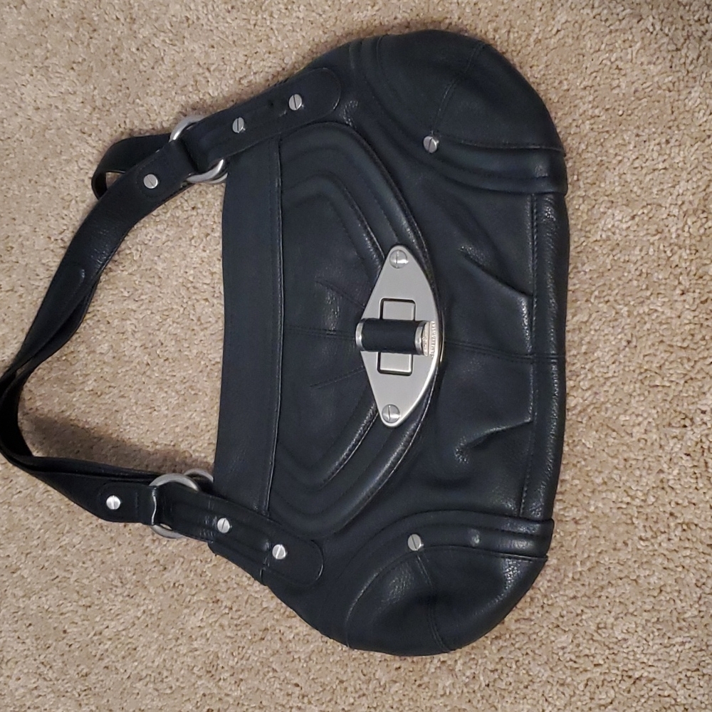 B. Makowsky black leather purse